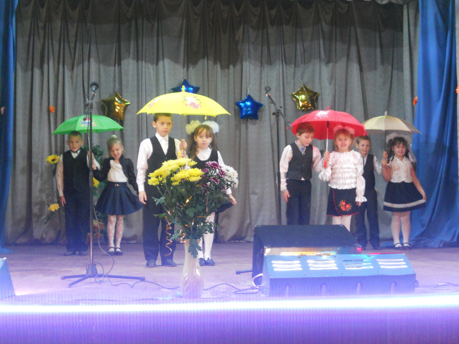 Наша школа прийняла участь у святковому концерті до Дня працівників сільського господарства, що пройшов в Дмитрівському будинку культури